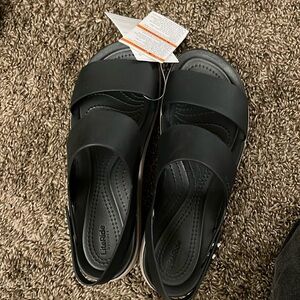 Women’s crocs Brooklyn low wedge size 7